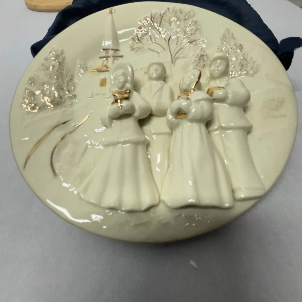 Mikasa Christmas Plate Carolers Church 3D Porcelain FK001 Holiday Elegance